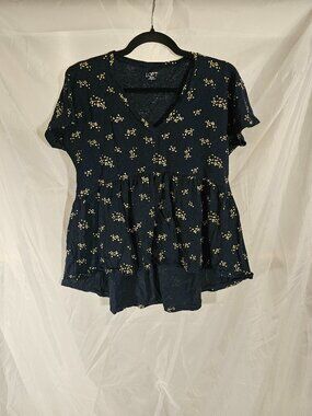 Loft Outlet super cute navy swing t-shirt with little yellow flowers. Size S